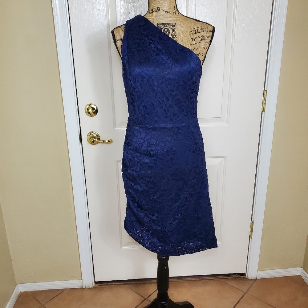 ONE SHOULDER  LACE MINI DRESS
